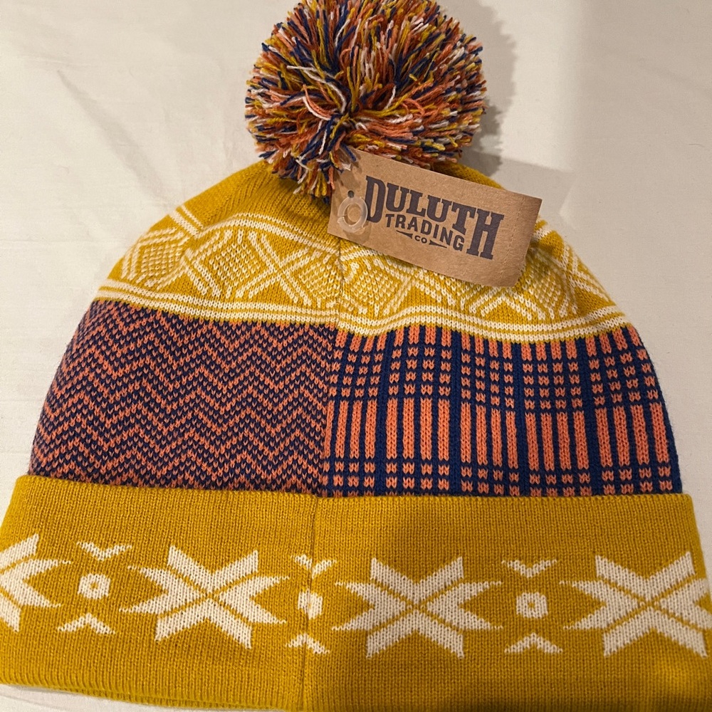 NWT Duluth Trading Company winter womens Scandinavian hat and gloves. $30